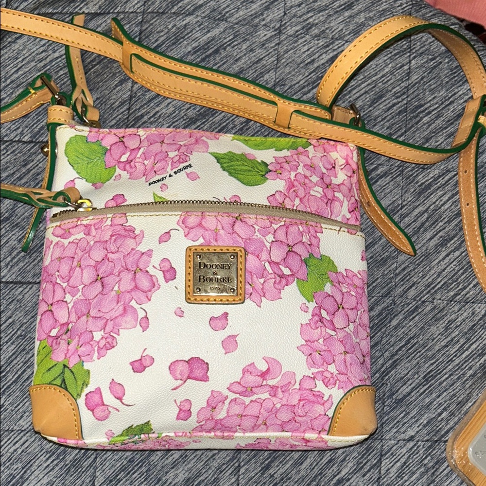 Preloved Dooney & Bourke Hydrangea Zip Crossbody leather bag